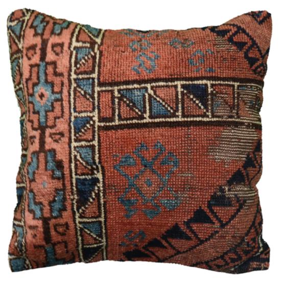 Coussin Nomade Antique Rouge Motifs Multicolores