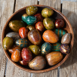 Lot de 6 œufs de Pâques  faits main en bois de hêtre 