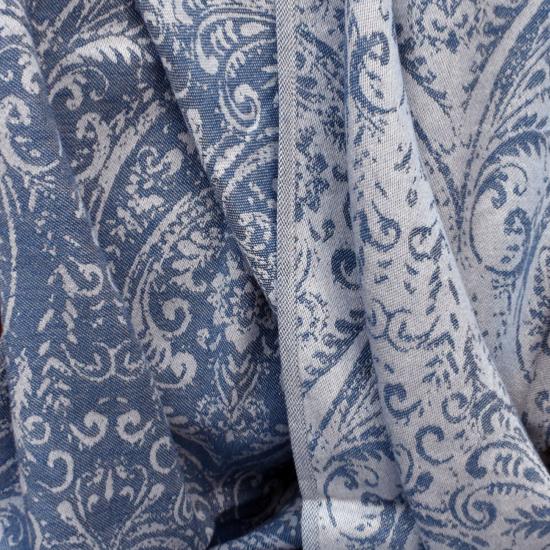 Fouta bleue à motifs décoratifs