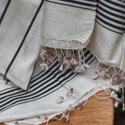 Fouta beige à rayures noirs
