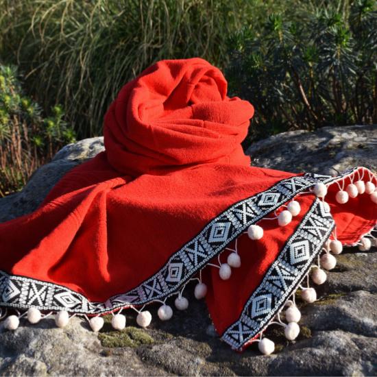 Fouta ethnique rouge à pompons