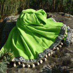 Fouta ethnique verte à pompons