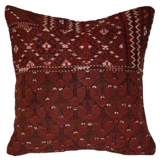 Coussin Kilim Antique Rouge Motifs Noir Et Blanc