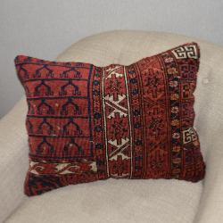 Coussin Nomade Antique Rouge Motifs Multicolores