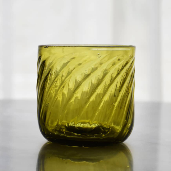 Verre à Eau Rayé Couleur Huile d'Olive