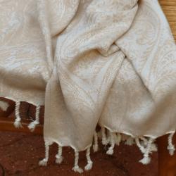 Fouta beige dessins décoratifs